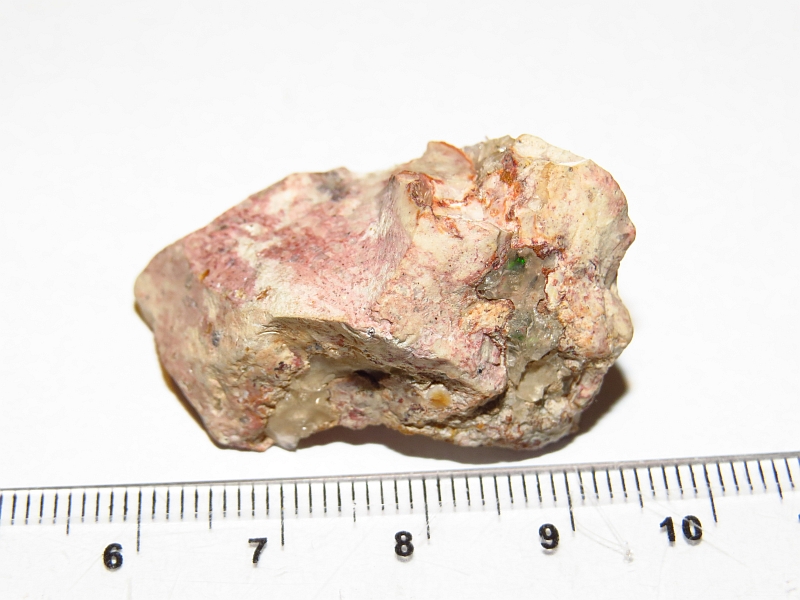 Opal w skale macierzystej