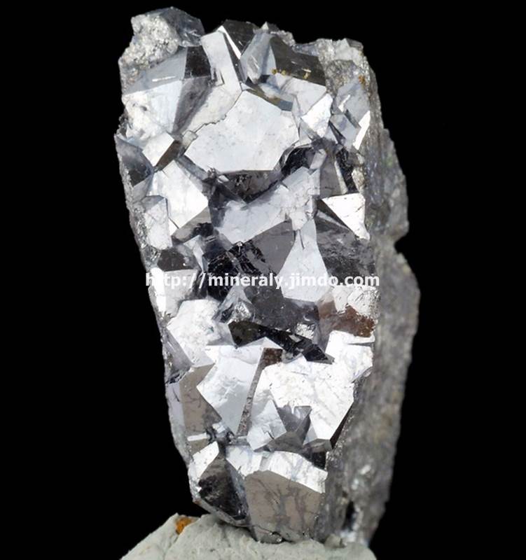 SKUTTERUDYT