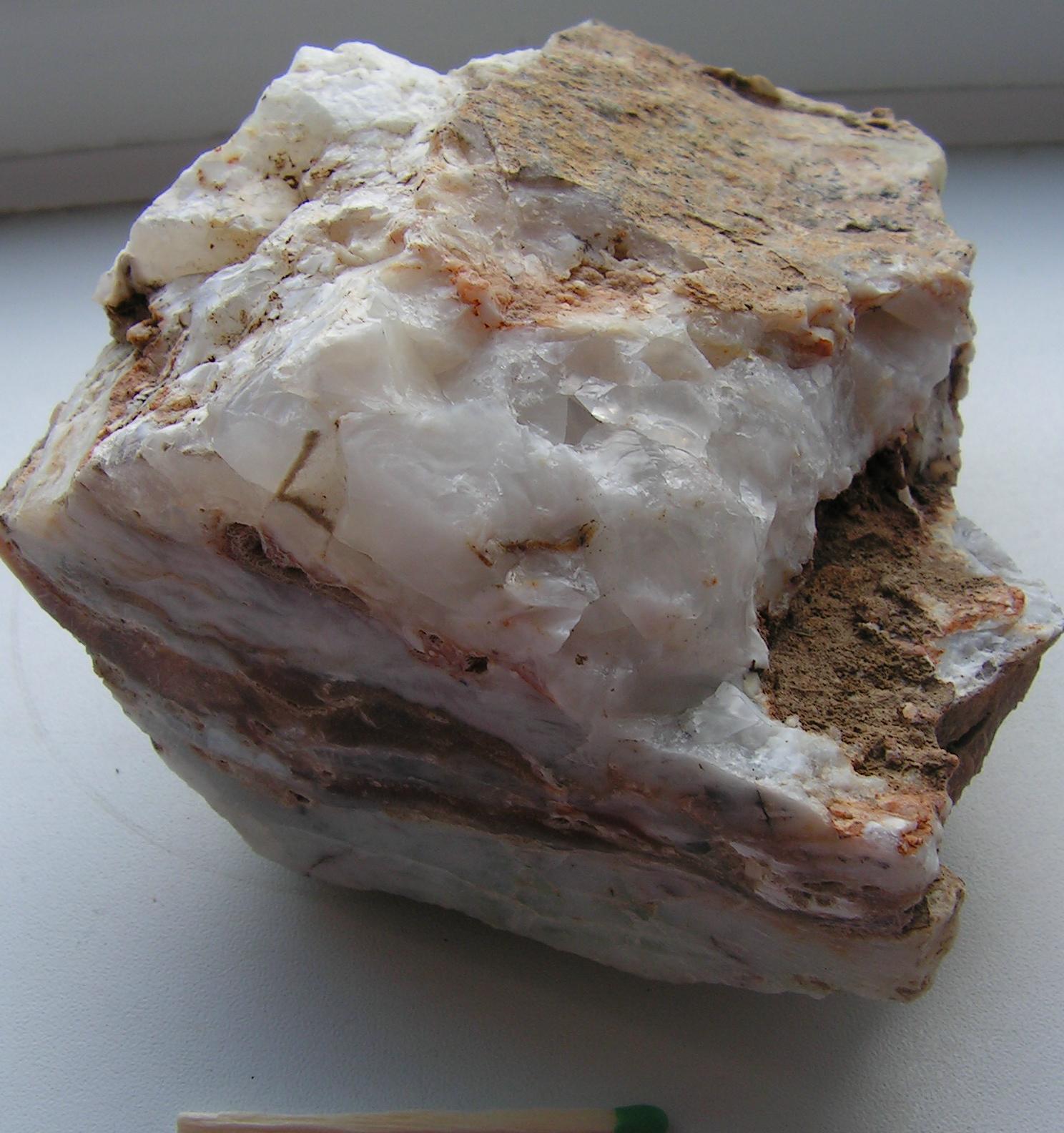 Opal mleczny